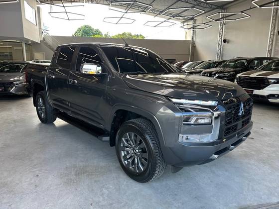 MITSUBISHI TRITON 2.4 BITURBO DIESEL CD HPE 4X4 AUTOMÁTICO MITSUBISHI TRITON 2.4 BITURBO DIESEL CD HPE 4X4 AUTOMÁTICO
